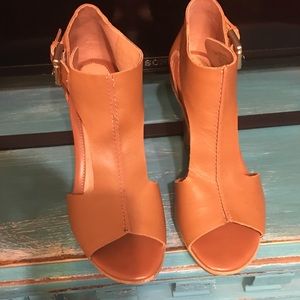 Tan heels  very nice shoes looks New